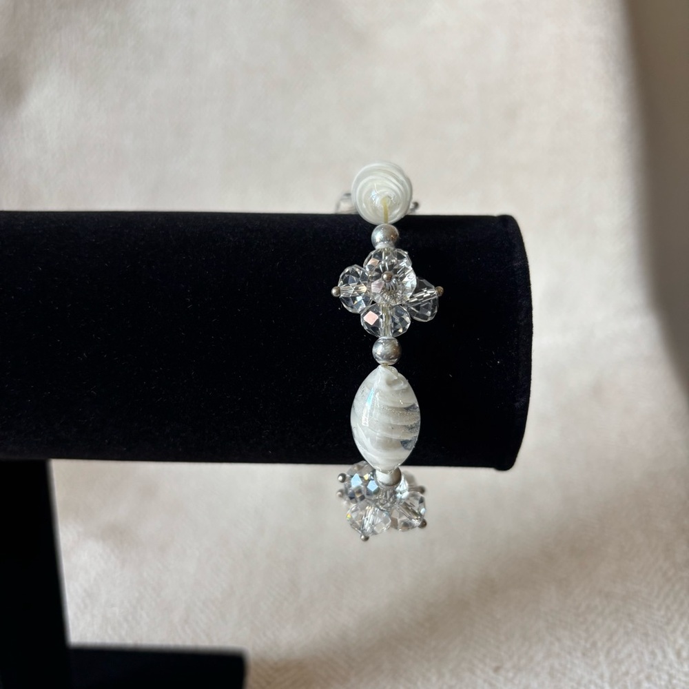 Elegant White and Silver Beaded Bracelet